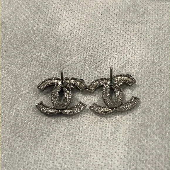 Authentic Chanel Fashion Earrings